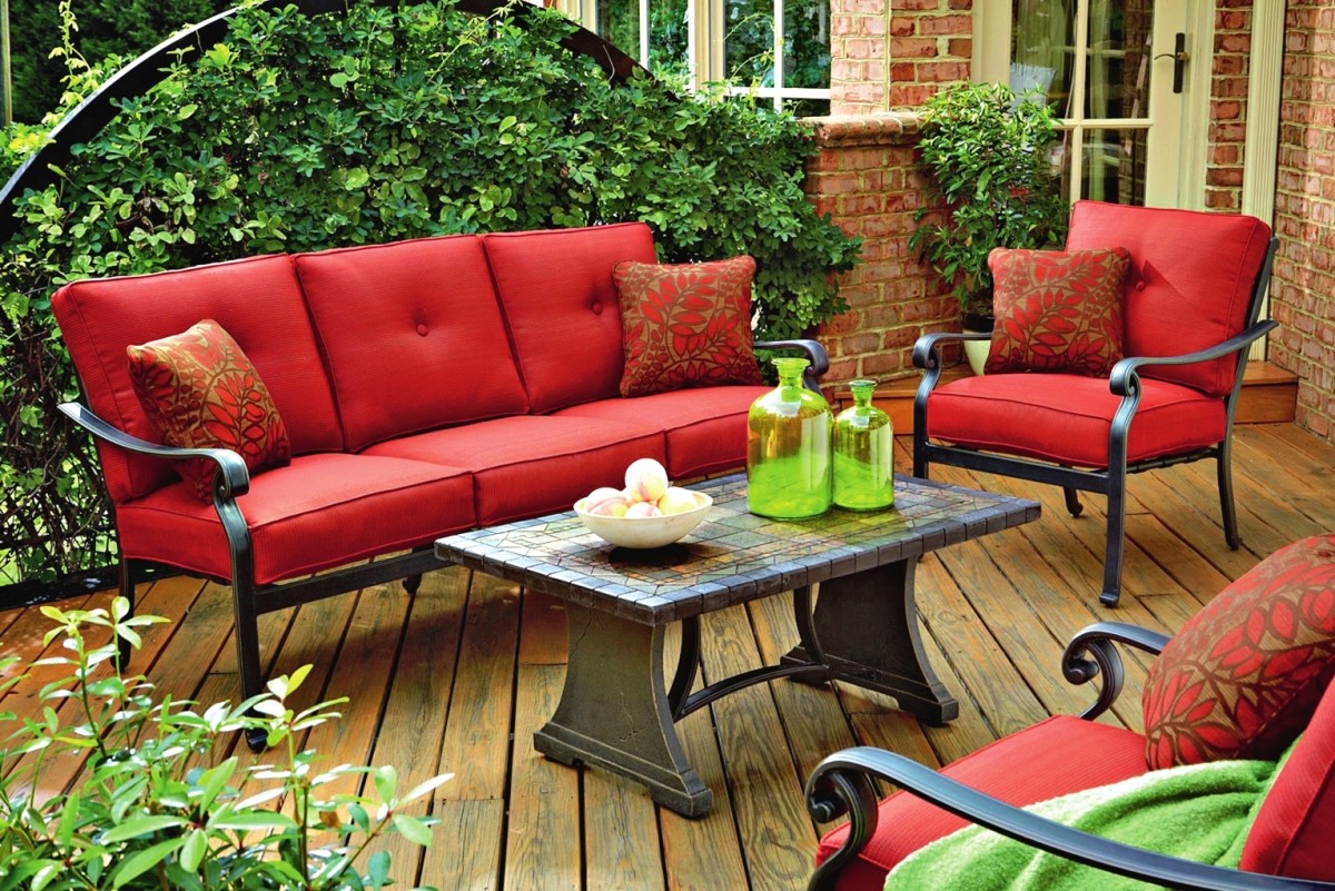 The design of the relaxation area can be quite minimalistic; the main thing is that you feel comfortable here.