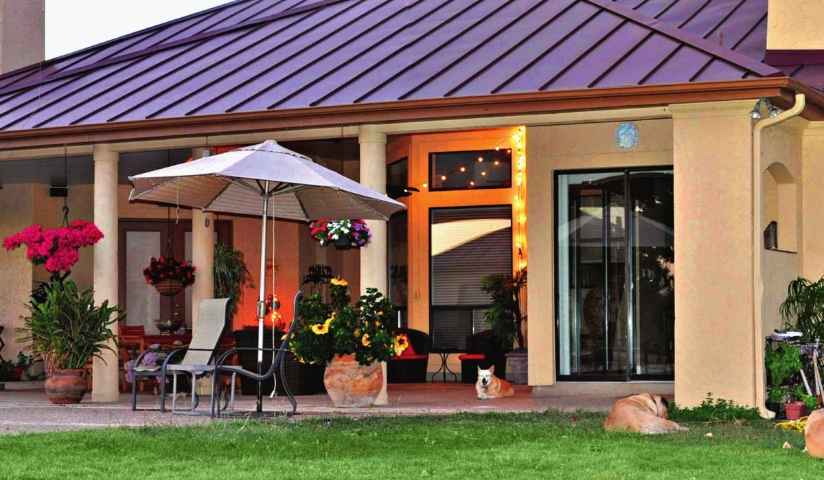 The intermediate zone between the garden and the house, created specifically for relaxation, serves very important purposes.