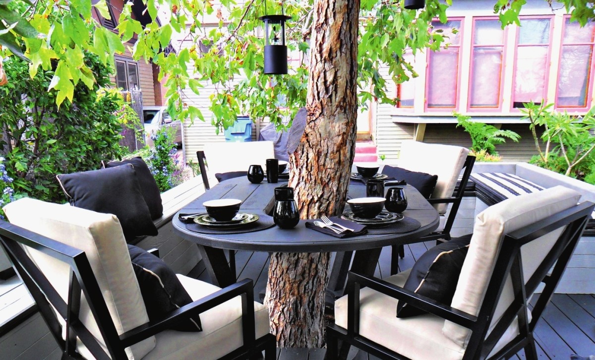 The atmosphere under the canopy of trees is full of romance and a special feeling of closeness to nature.